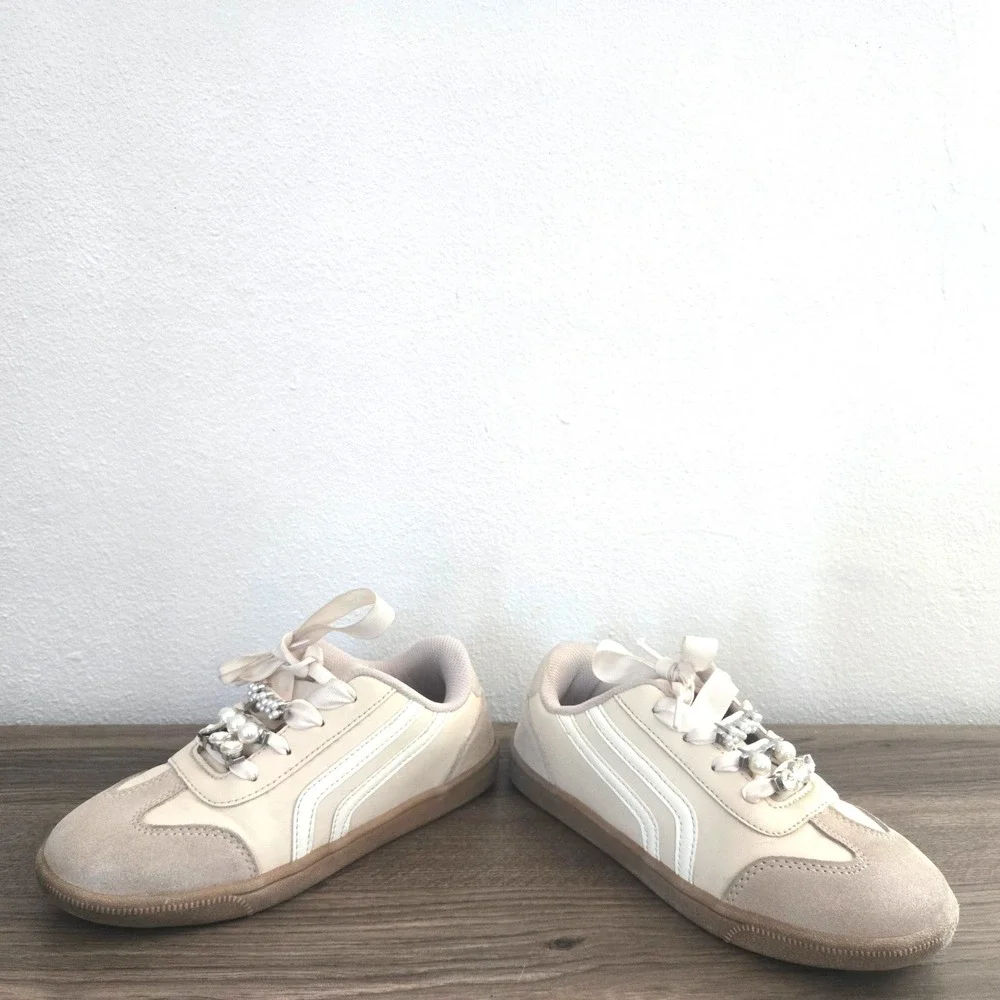 Girls Cream‎ Pearl and Rhinestone Embellished Ribbon Lace Sneakers Size 2
